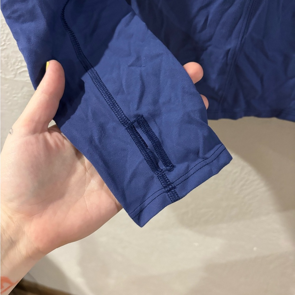 Lululemon Ethereal Nulu Long Sleeve in Gatsby Blue with thumb holes size Med - Picture 5 of 7